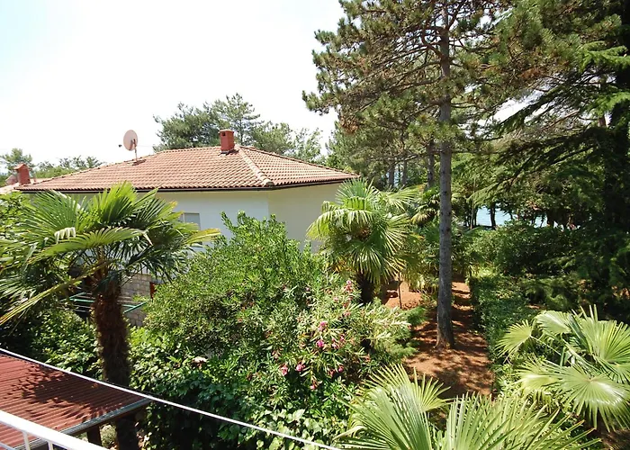 Leo By El-pi Tours Apartamento Njivice